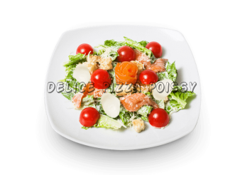 Salade, tomates cerises, saumon fum, crotons grills  
Accompagne d'une sauce  la vinaigrette 
+ 1 Boisson 33cl au choix.